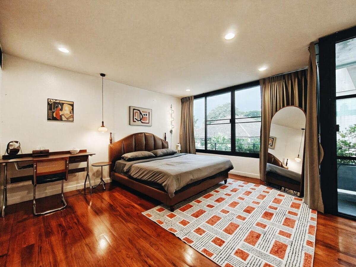 4br Modern Art With Free Wi-fi Netflix Vinyl Villa