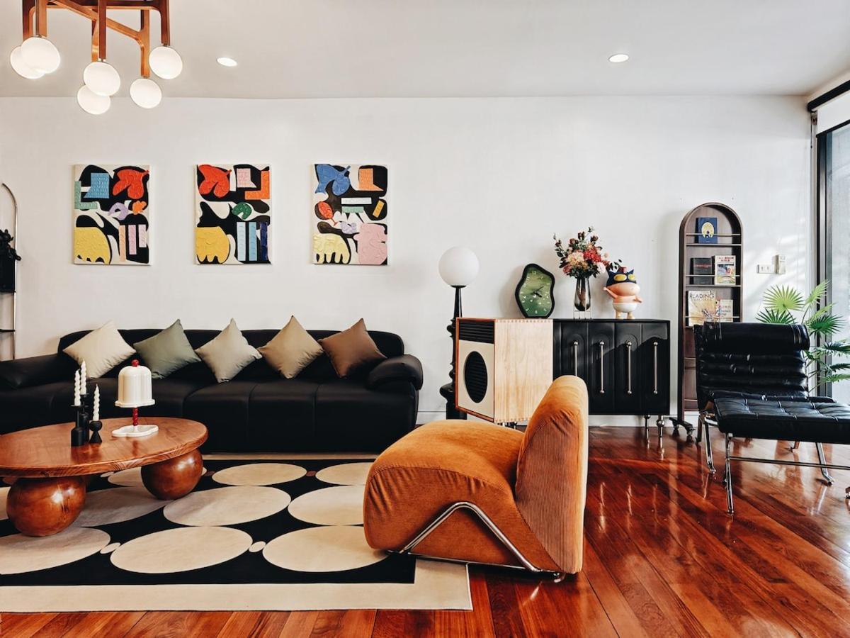 4br Modern Art With Free Wi-fi Netflix Vinyl Villa Bangkok