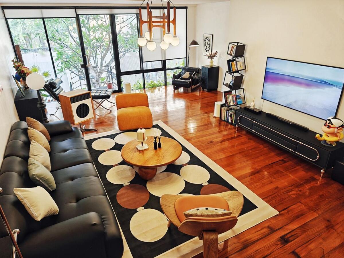 Villa 4br Modern Art With Free Wi-fi Netflix Vinyl Bangkok
