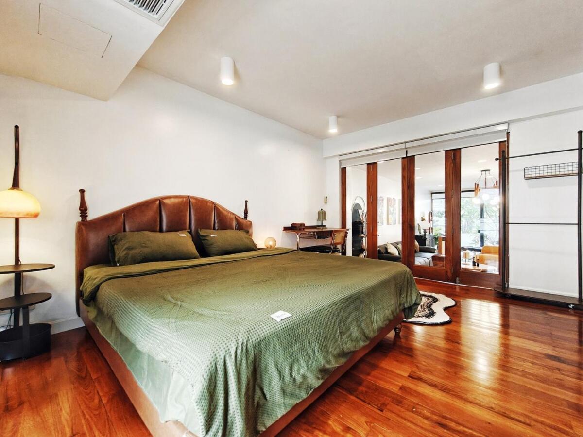 4br Modern Art With Free Wi-fi Netflix Vinyl Bangkok