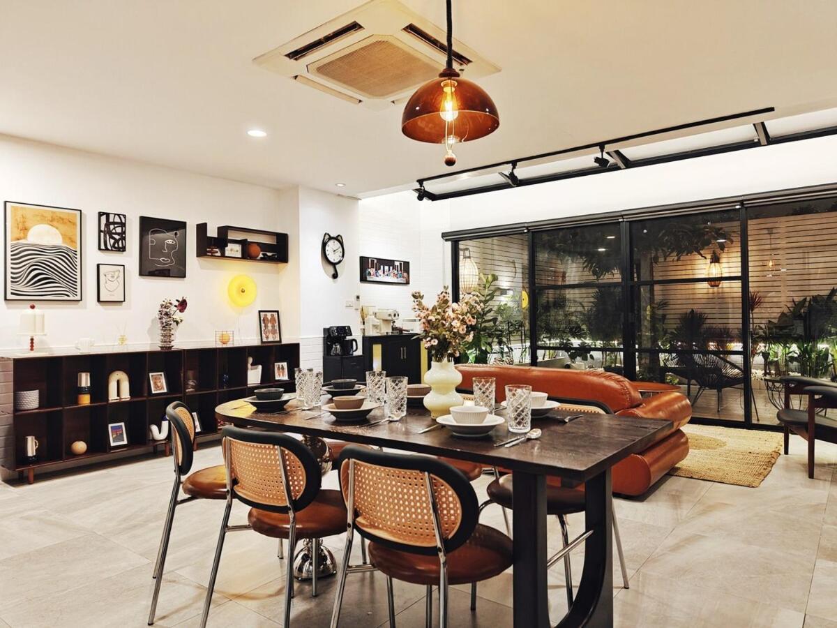 Villa 4br Modern Art With Free Wi-fi Netflix Vinyl Bangkok