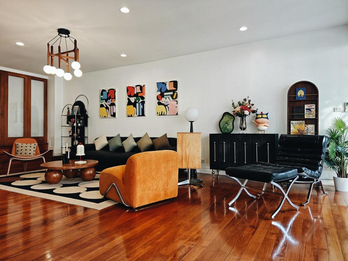 4br Modern Art With Free Wi-fi Netflix Vinyl Villa