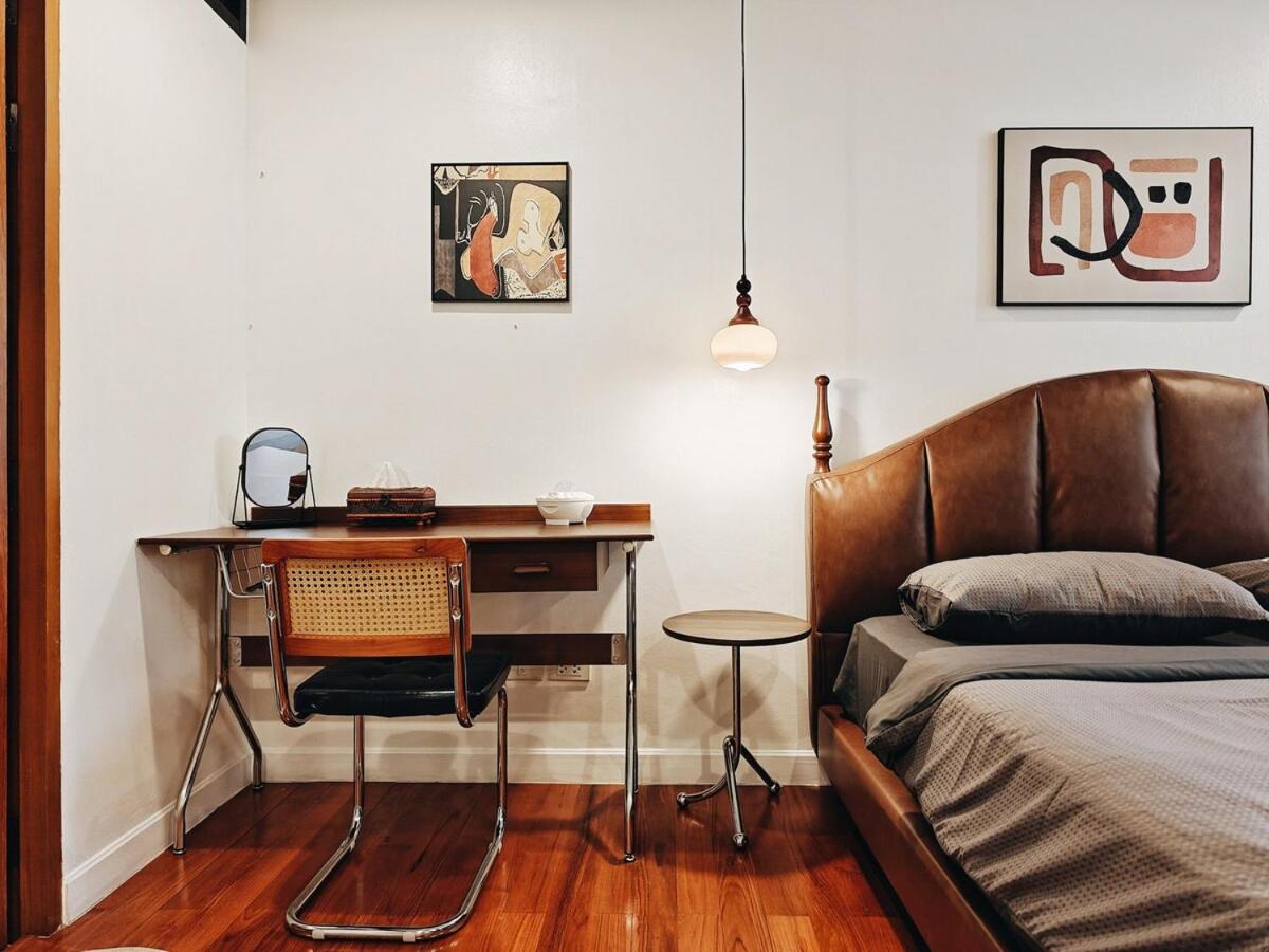 4br Modern Art With Free Wi-fi Netflix Vinyl Villa *
