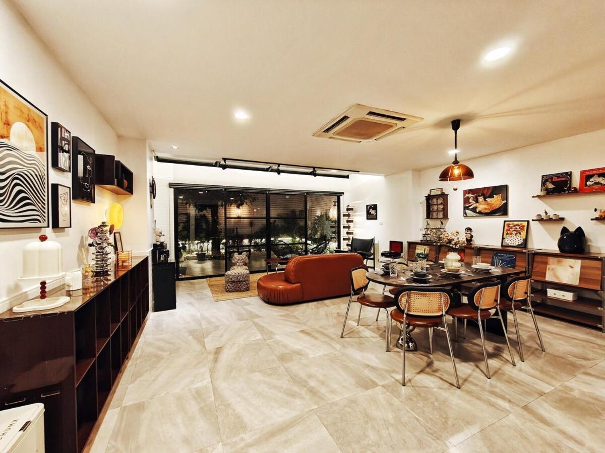 4br Modern Art With Free Wi-fi Netflix Vinyl Bangkok