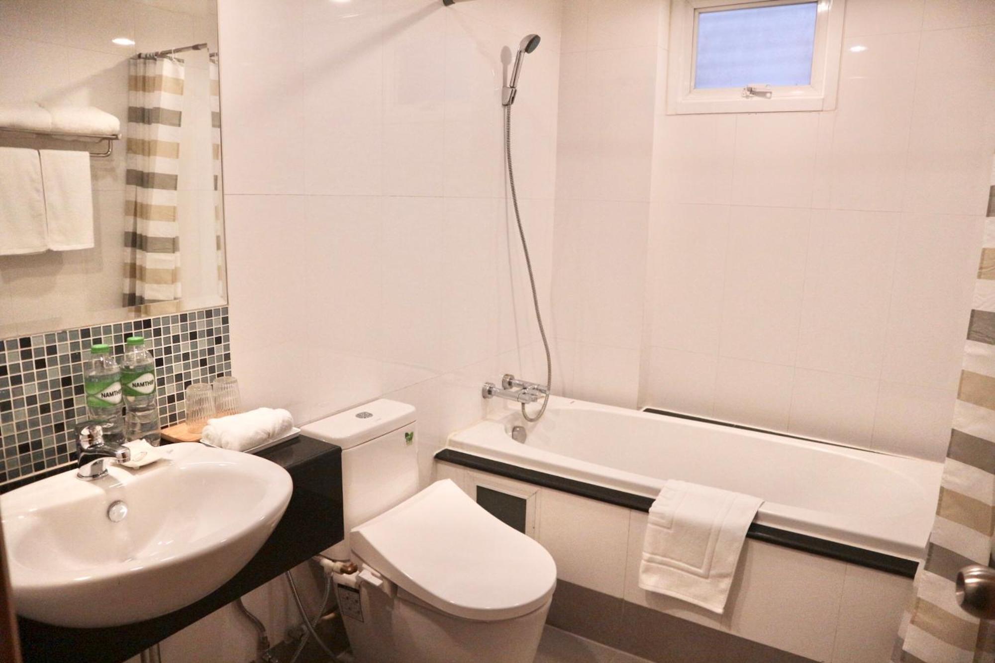 Icon Narindra An Expansive And Elegant With A Complimentary Minibar Service Bangkok
