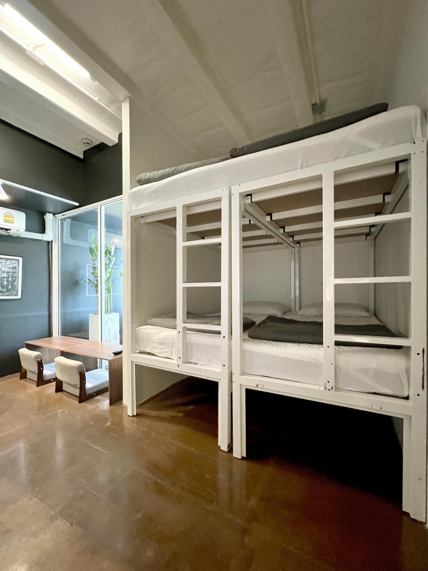 Chatel Bkk Hostel *