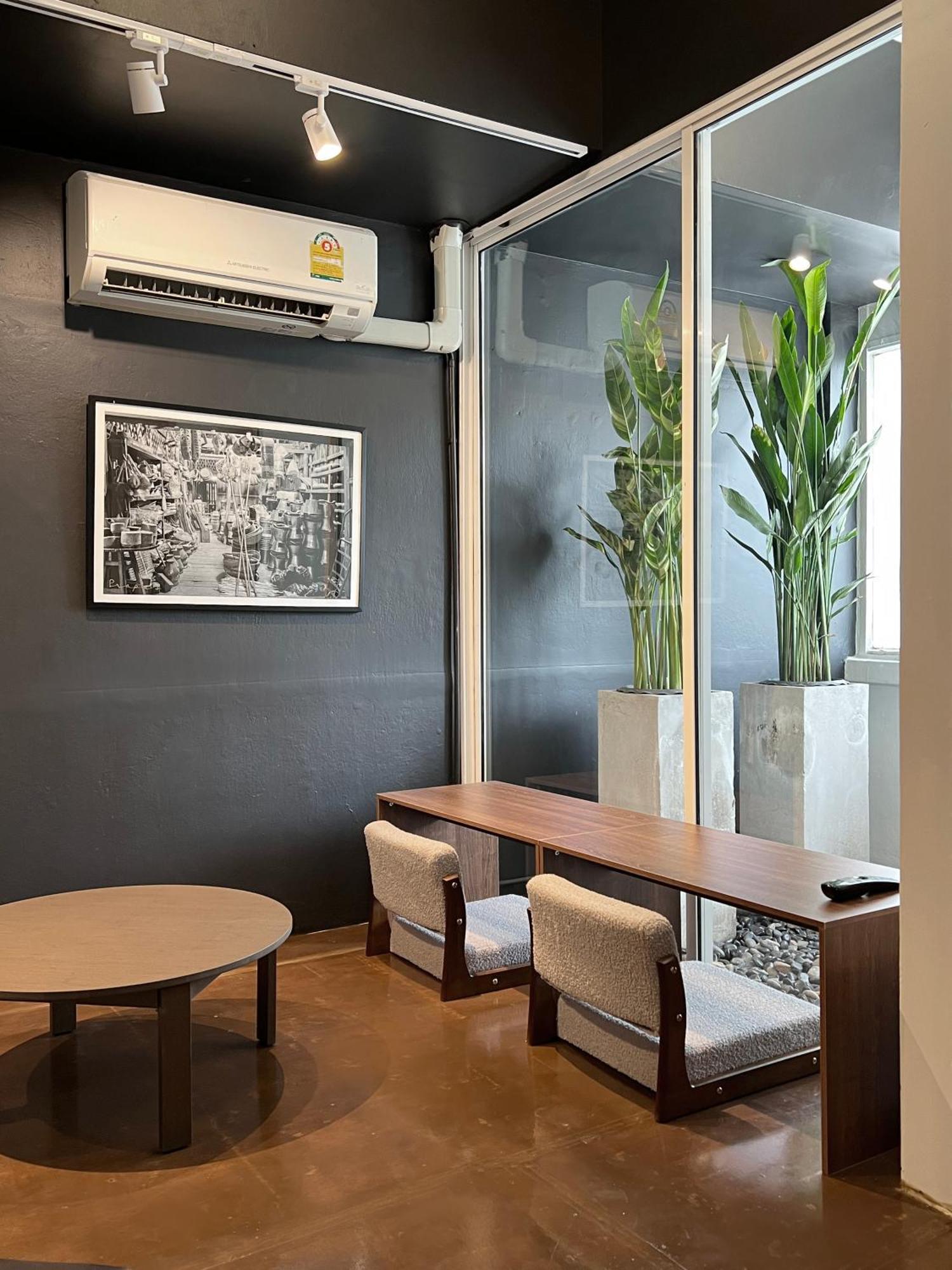 Hostel Chatel Bkk *
