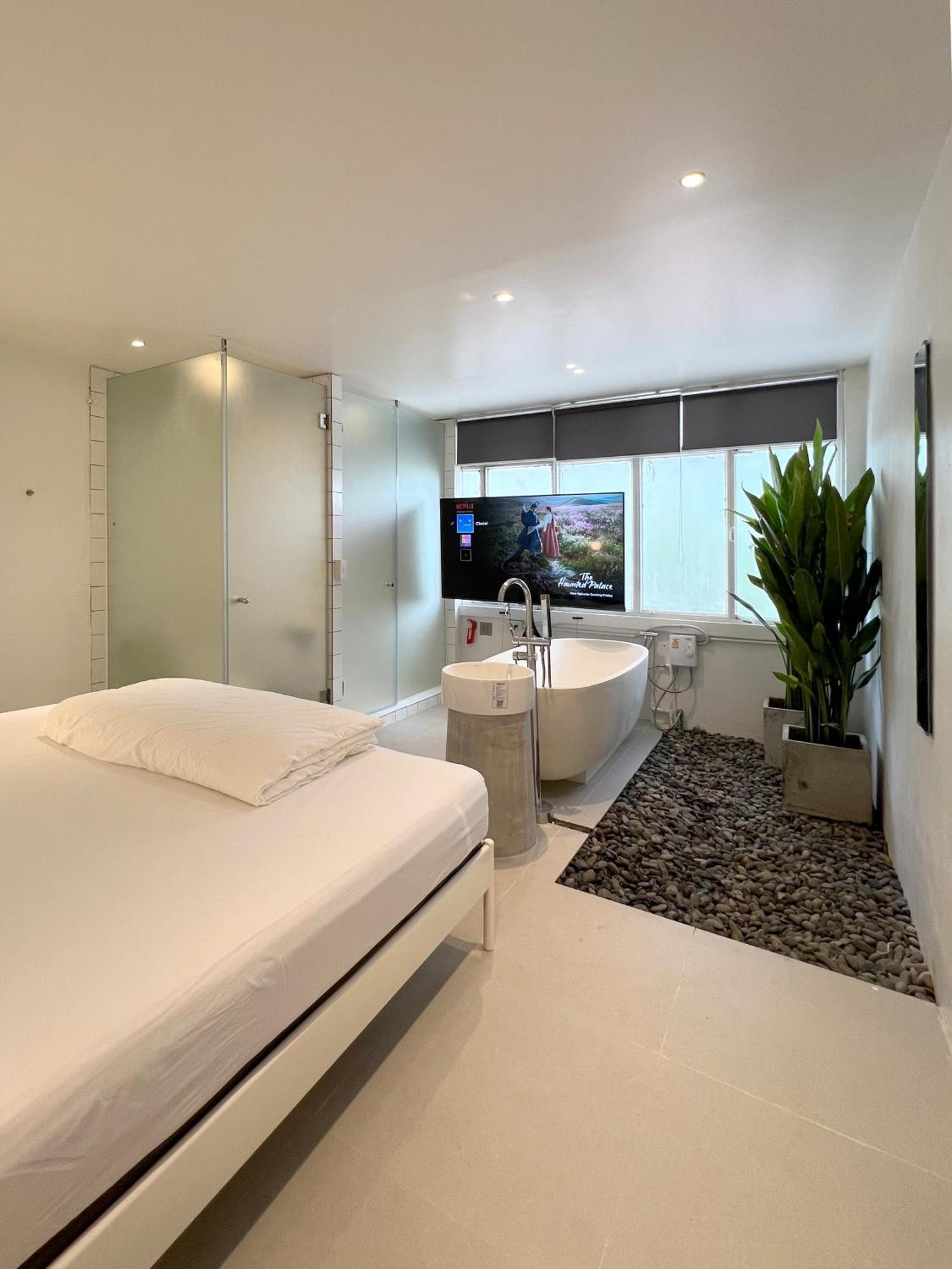 Chatel Bkk Hostel