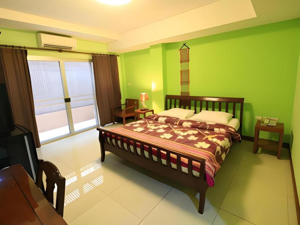 Sunflower Place 3*