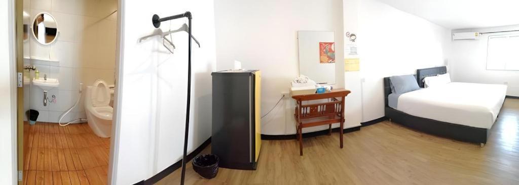 Albergue Hoppers Place Donmuang
