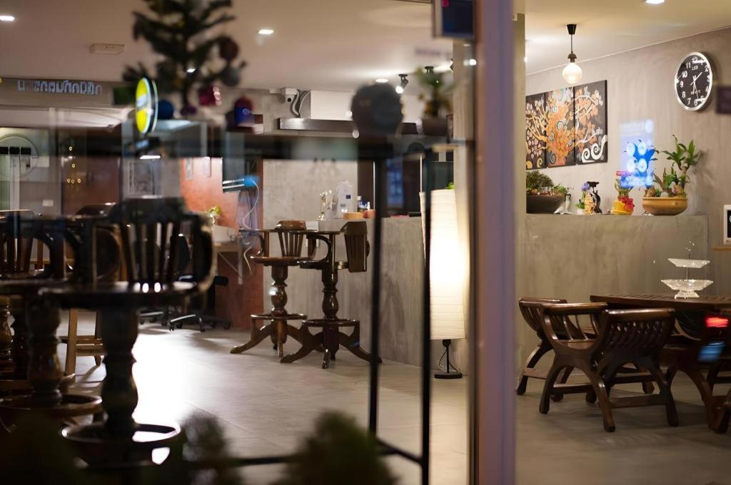 Hoppers Place Donmuang Albergue