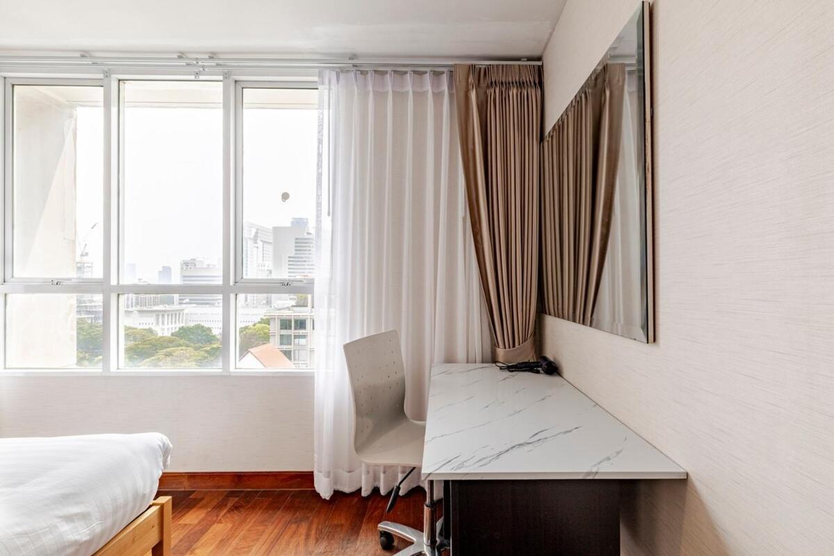 2 Bedroom In Downtown Bts Chitlom Bkk Apartemen
