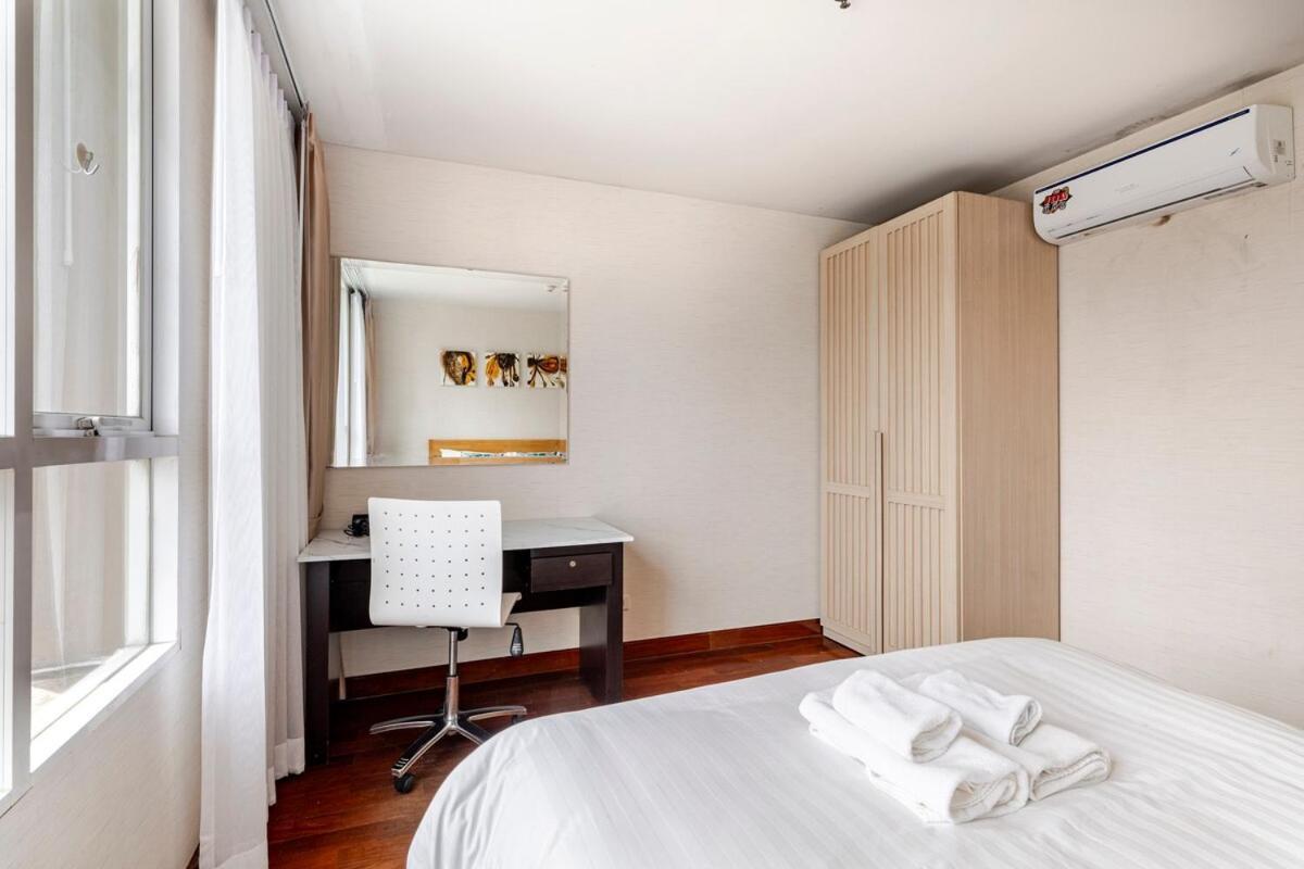 2 Bedroom In Downtown Bts Chitlom Bkk