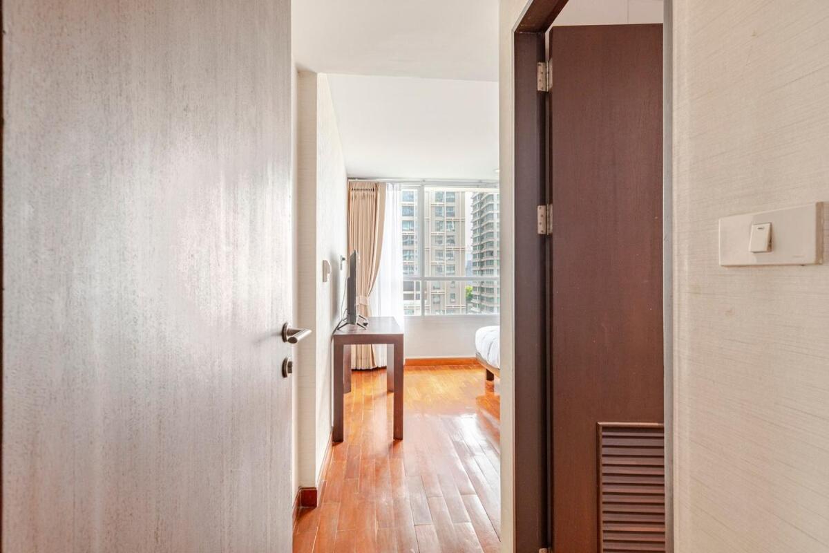 2 Bedroom In Downtown Bts Chitlom Bkk Apartemen *