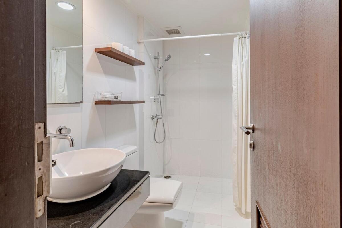 Apartment 2 Bedroom In Downtown Bts Chitlom Bkk