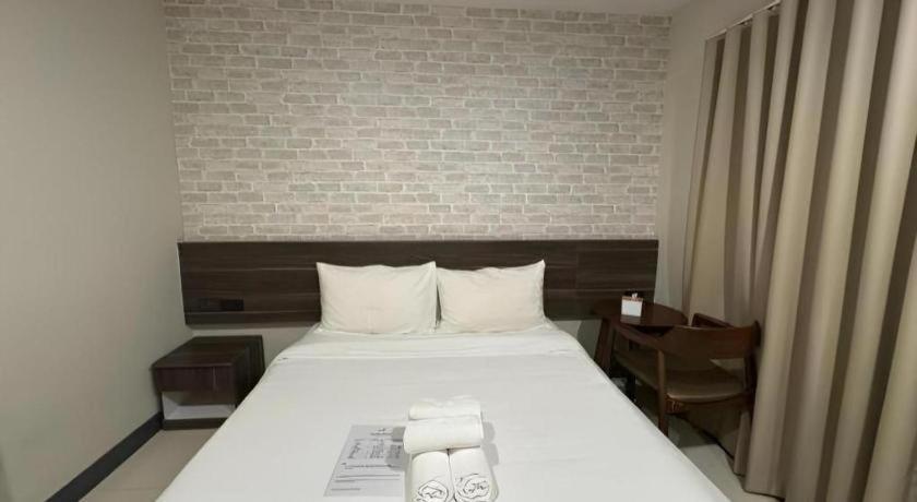 Hotel Seoul3 & Slow Bar Cafe 2*