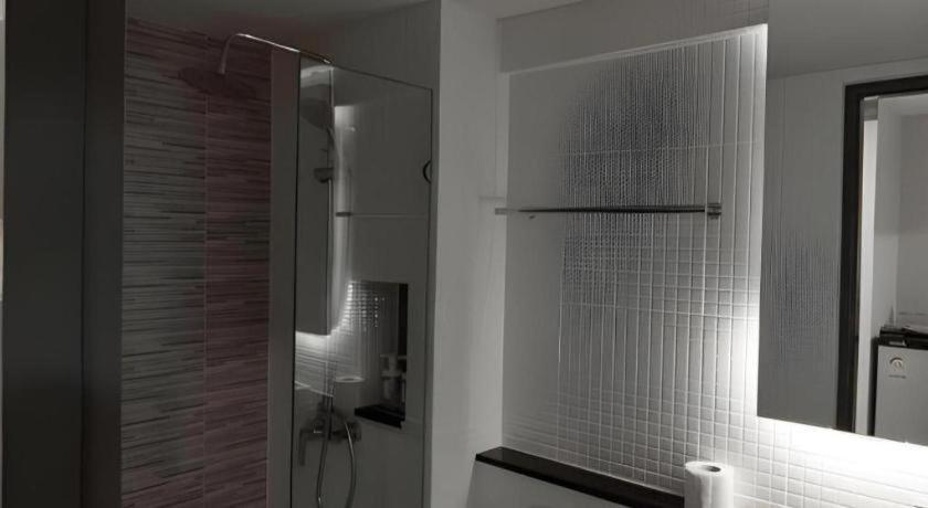 Seoul3 & Slow Bar Cafe Hotel 2*