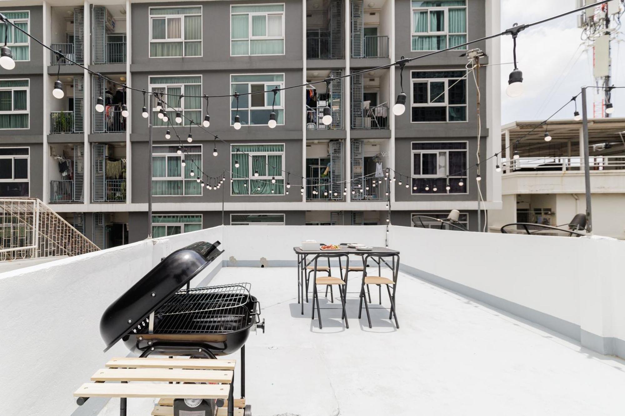 A Townhouse 100m From Bts Bangchak Guest house *