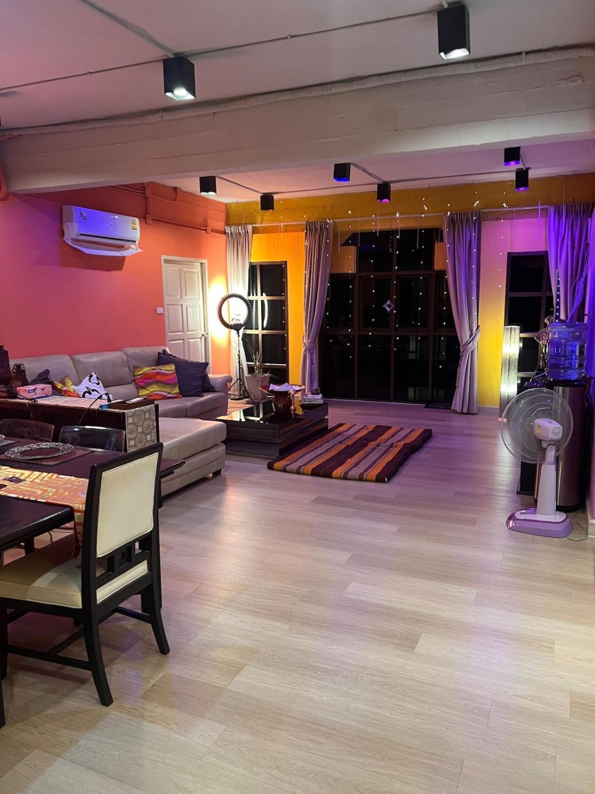 Apartment Fab Rainbow *