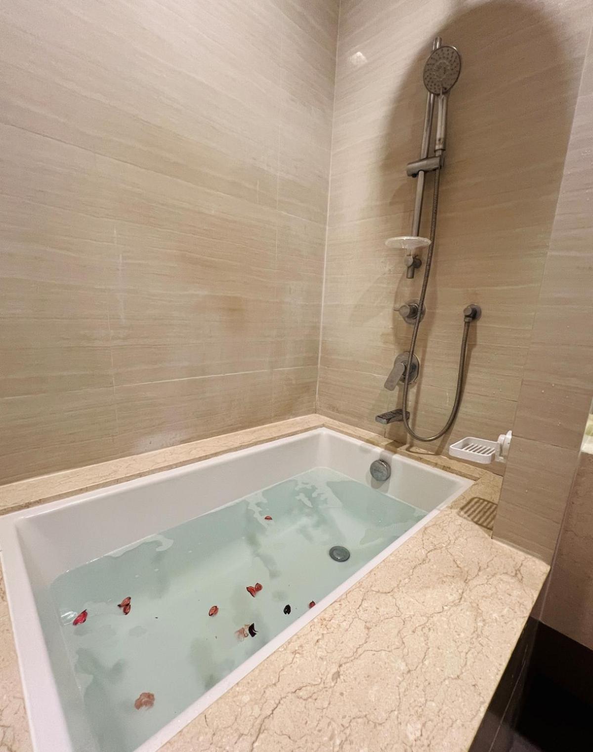 Pangsapuri Phrom Phong 1br Luxe With Pool Gym Park Center