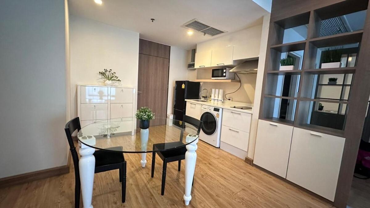 Great Condo-1min, Bts Thong Lo In Front Of Building Apartment Bangkok
