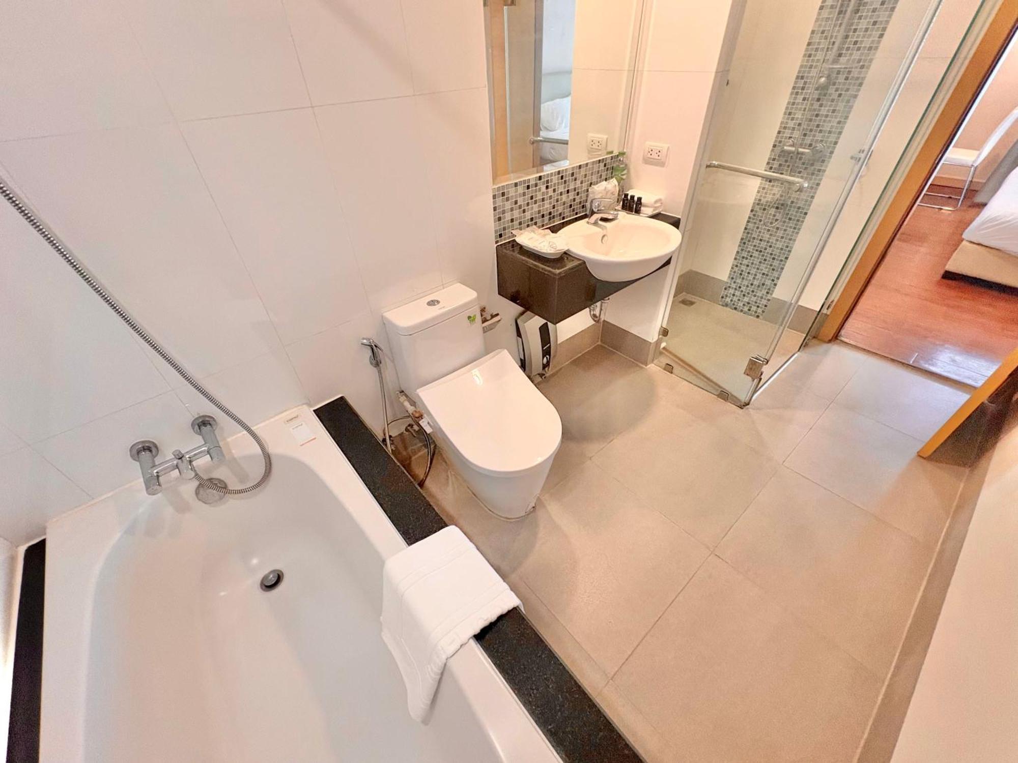 Hotel Icon Narindra An Expansive And Elegant With A Complimentary Minibar Service Bangkok