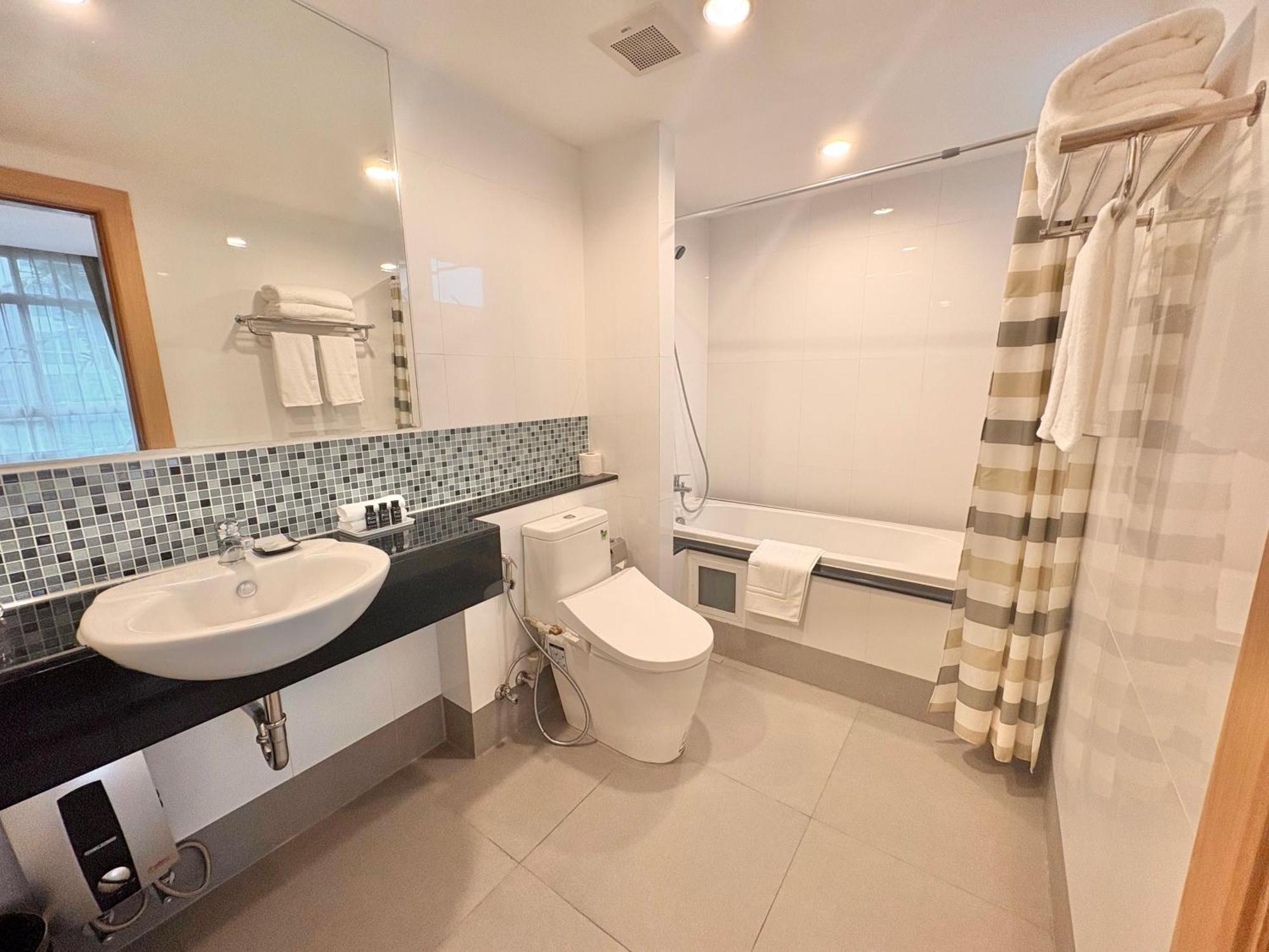 Icon Narindra An Expansive And Elegant With A Complimentary Minibar Service Hotel Bangkok