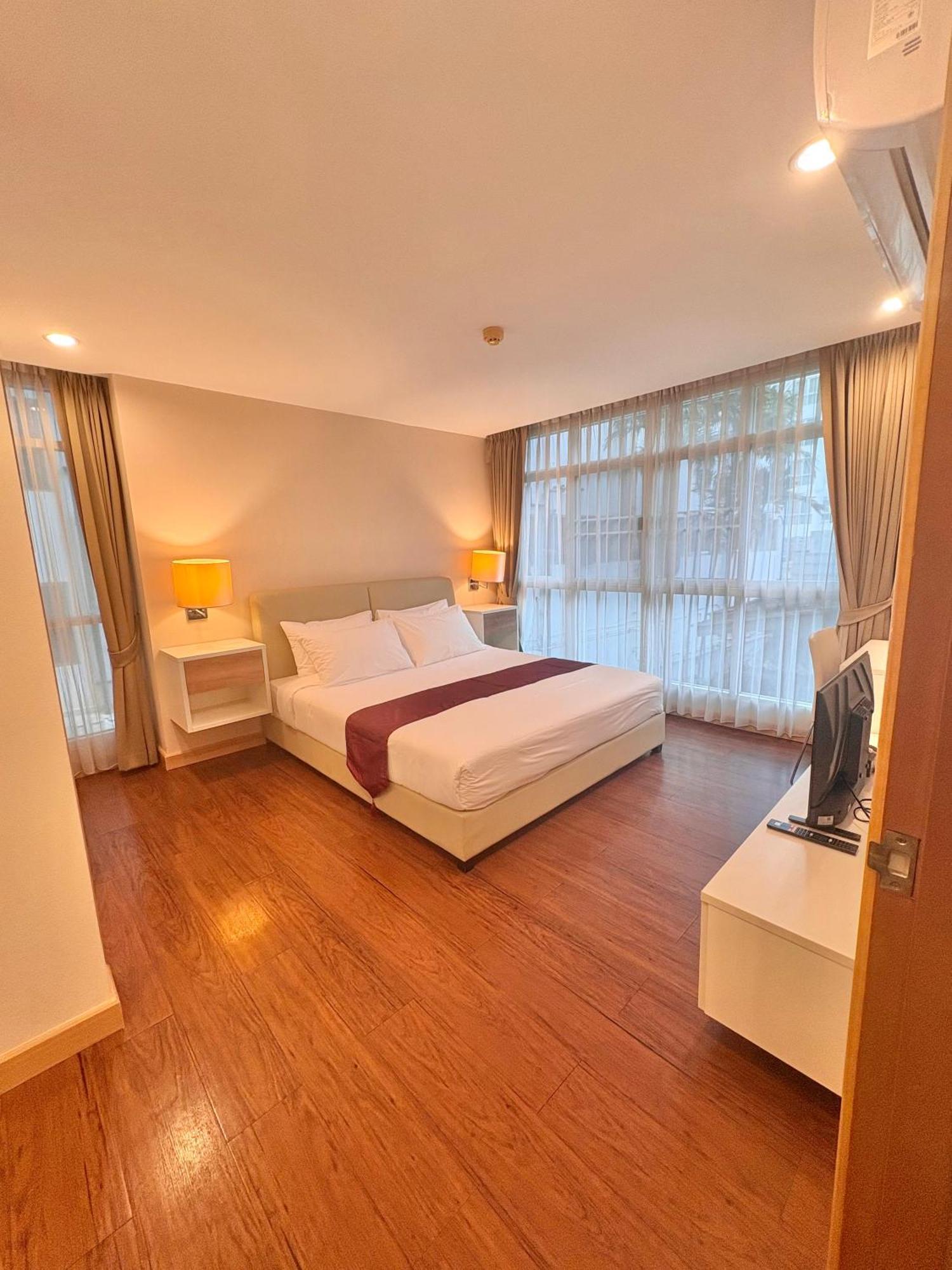 Icon Narindra An Expansive And Elegant With A Complimentary Minibar Service Hotel Bangkok