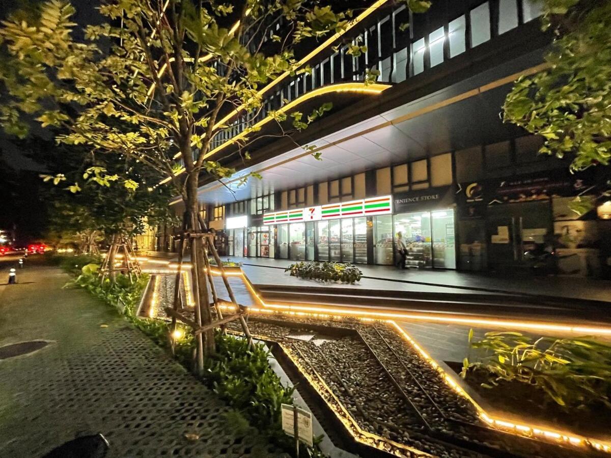Apartment Luxury Amenities And View *