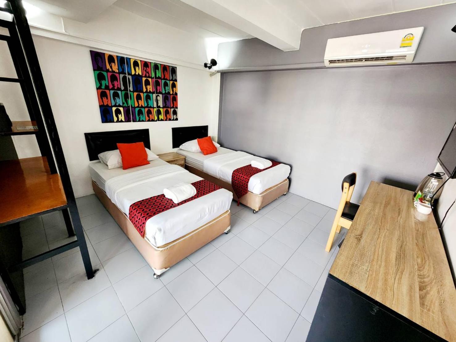 Rumah tetamu Happio Near Chabad House 2*