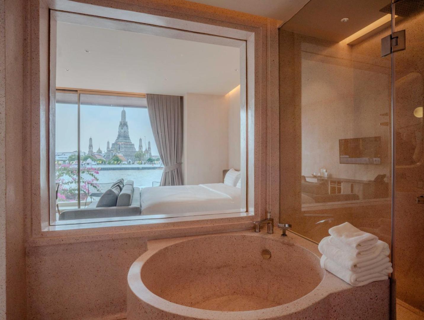A Day Inn 4*