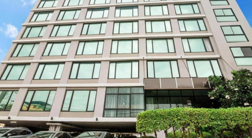 B2 Srinakharin Boutique & Budget