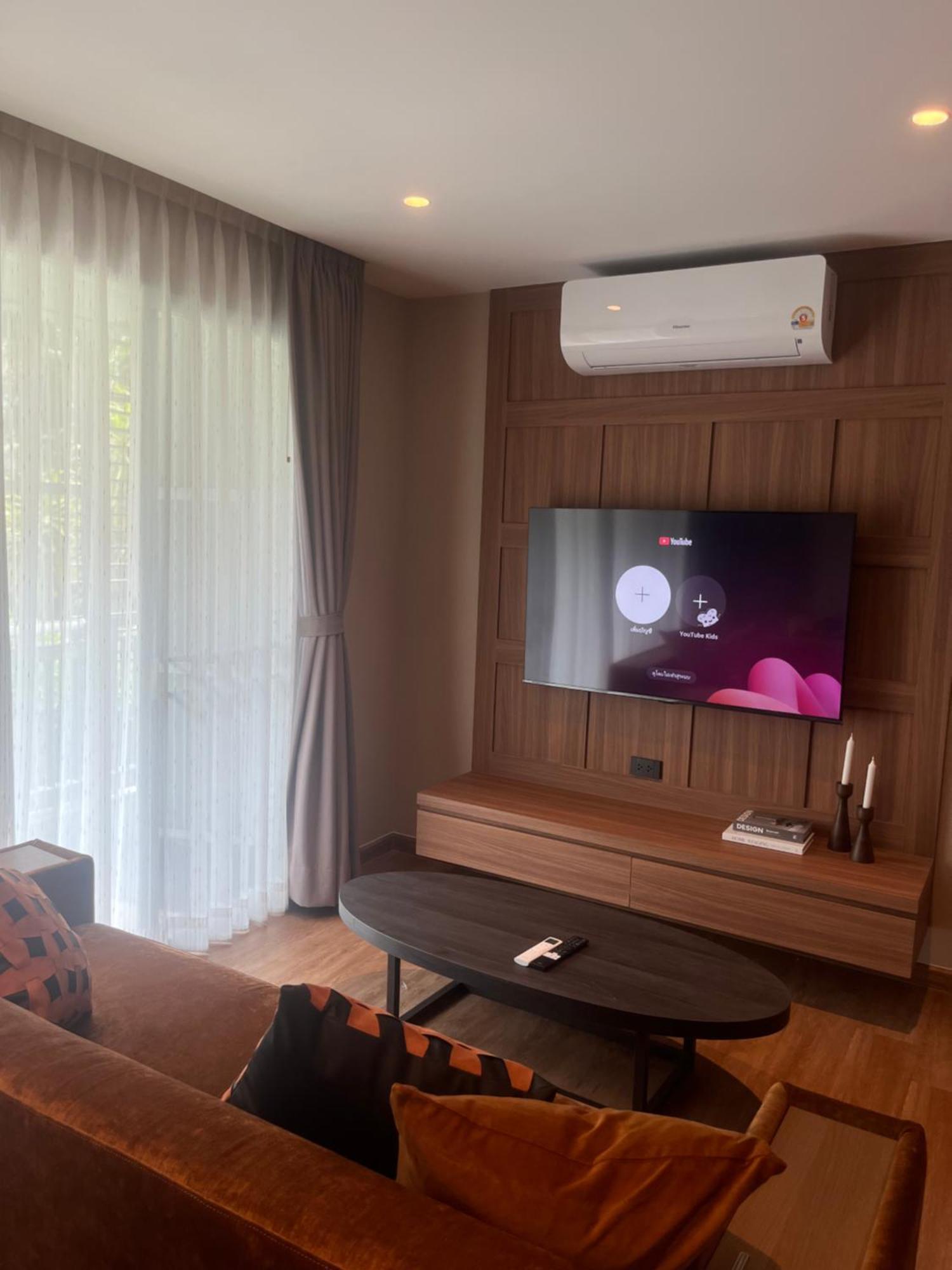 Apartment Spacious Bedroom- 2 Mins From Train Station *