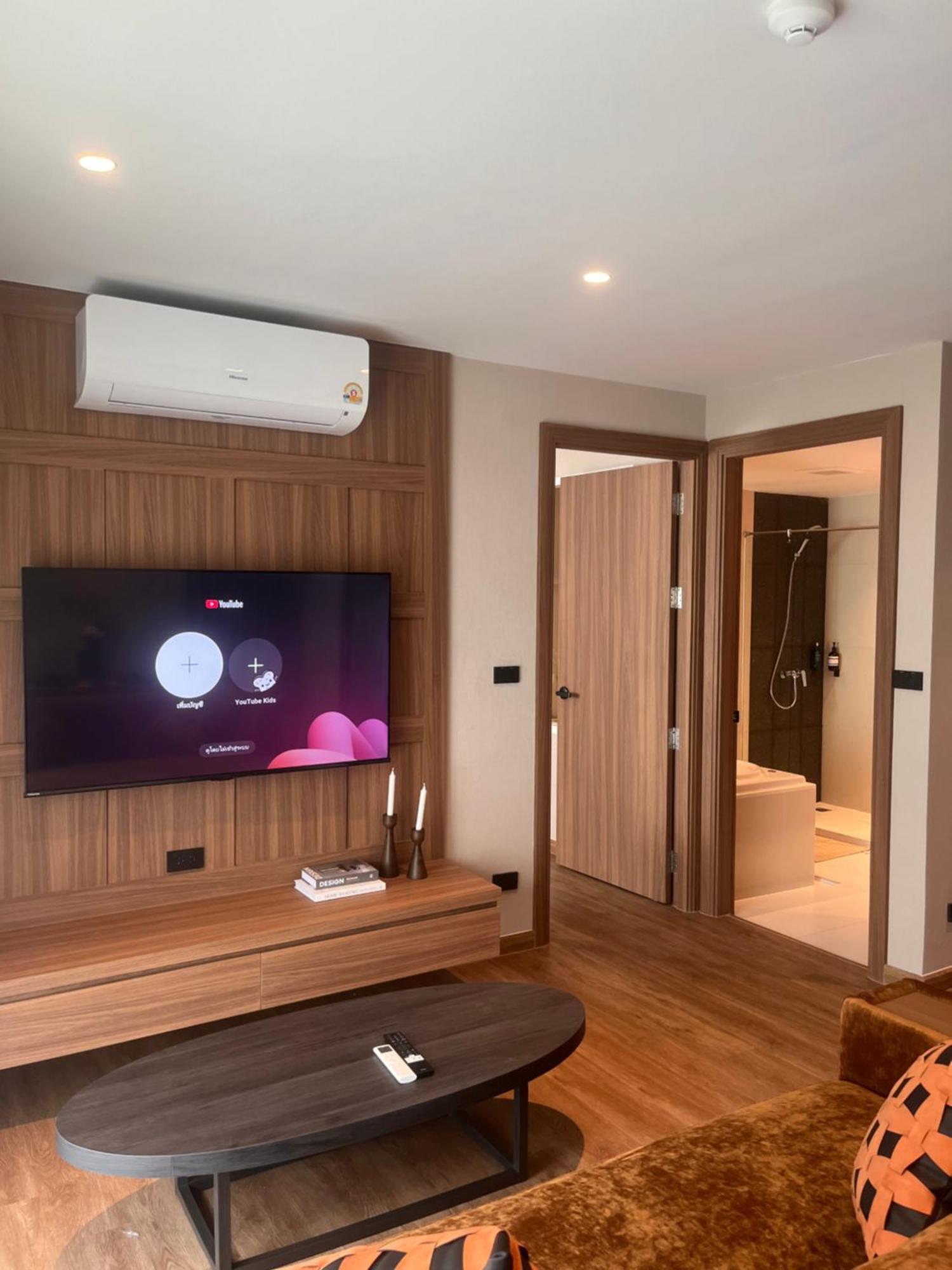 Apartment Spacious Bedroom- 2 Mins From Train Station Bangkok