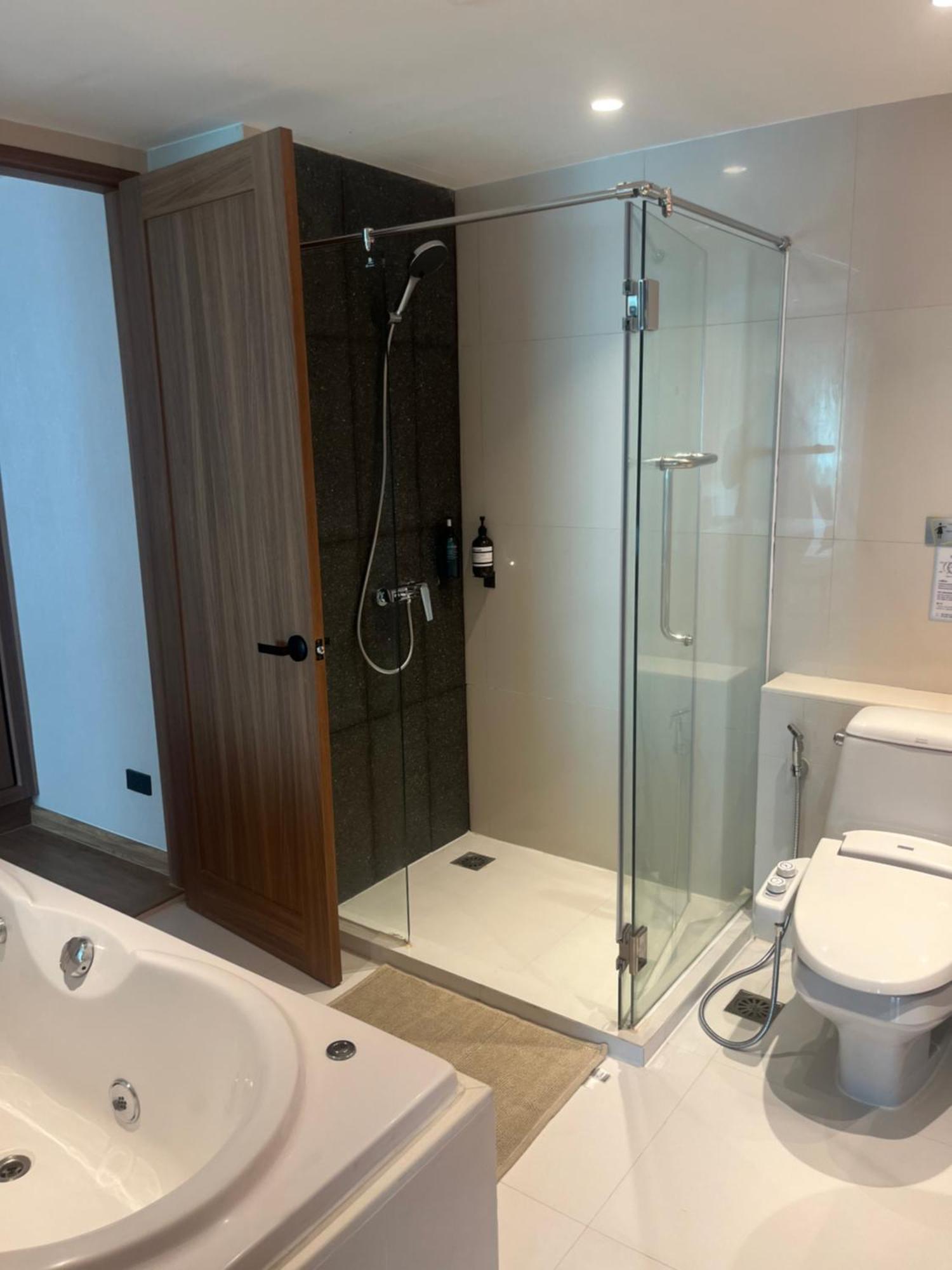 Spacious Bedroom- 2 Mins From Train Station Apartment Bangkok