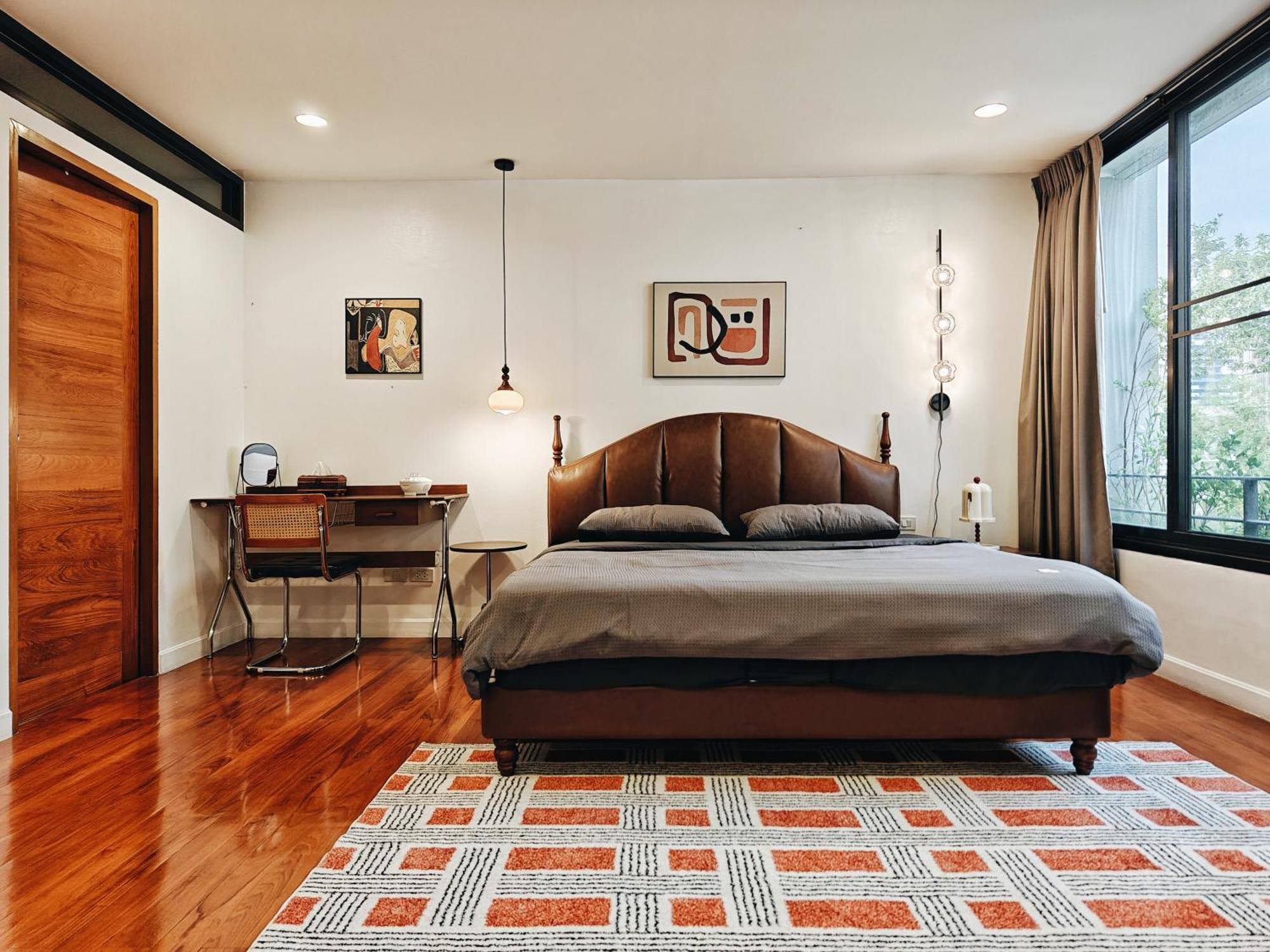 4br Modern Art With Free Wi-fi Netflix Vinyl Bangkok