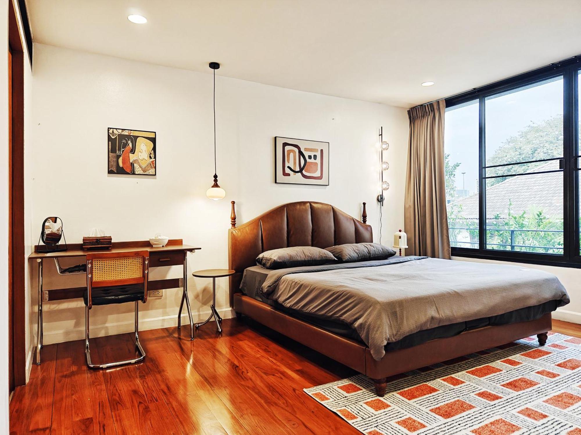 4br Modern Art With Free Wi-fi Netflix Vinyl Villa