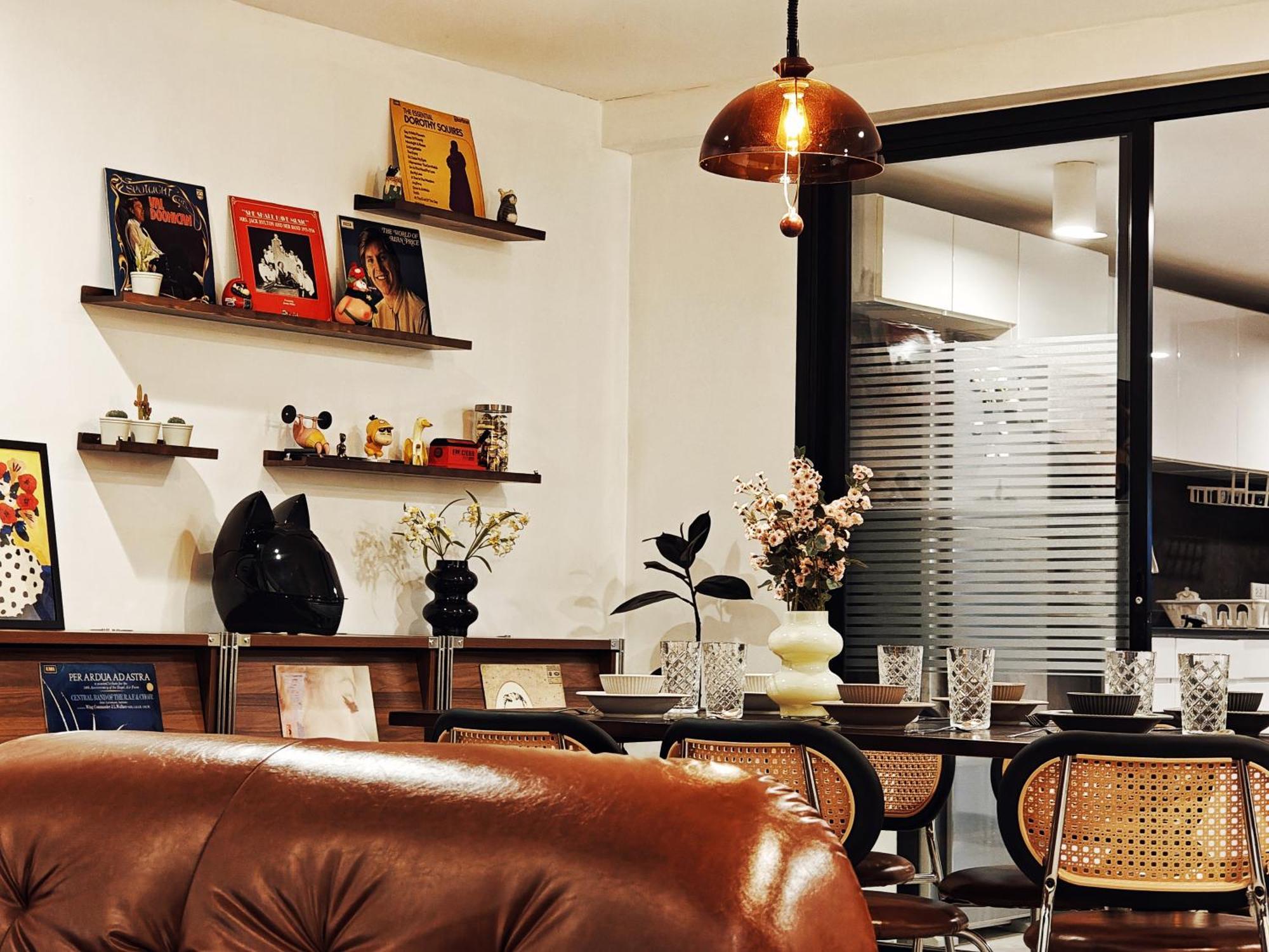Villa 4br Modern Art With Free Wi-fi Netflix Vinyl Bangkok