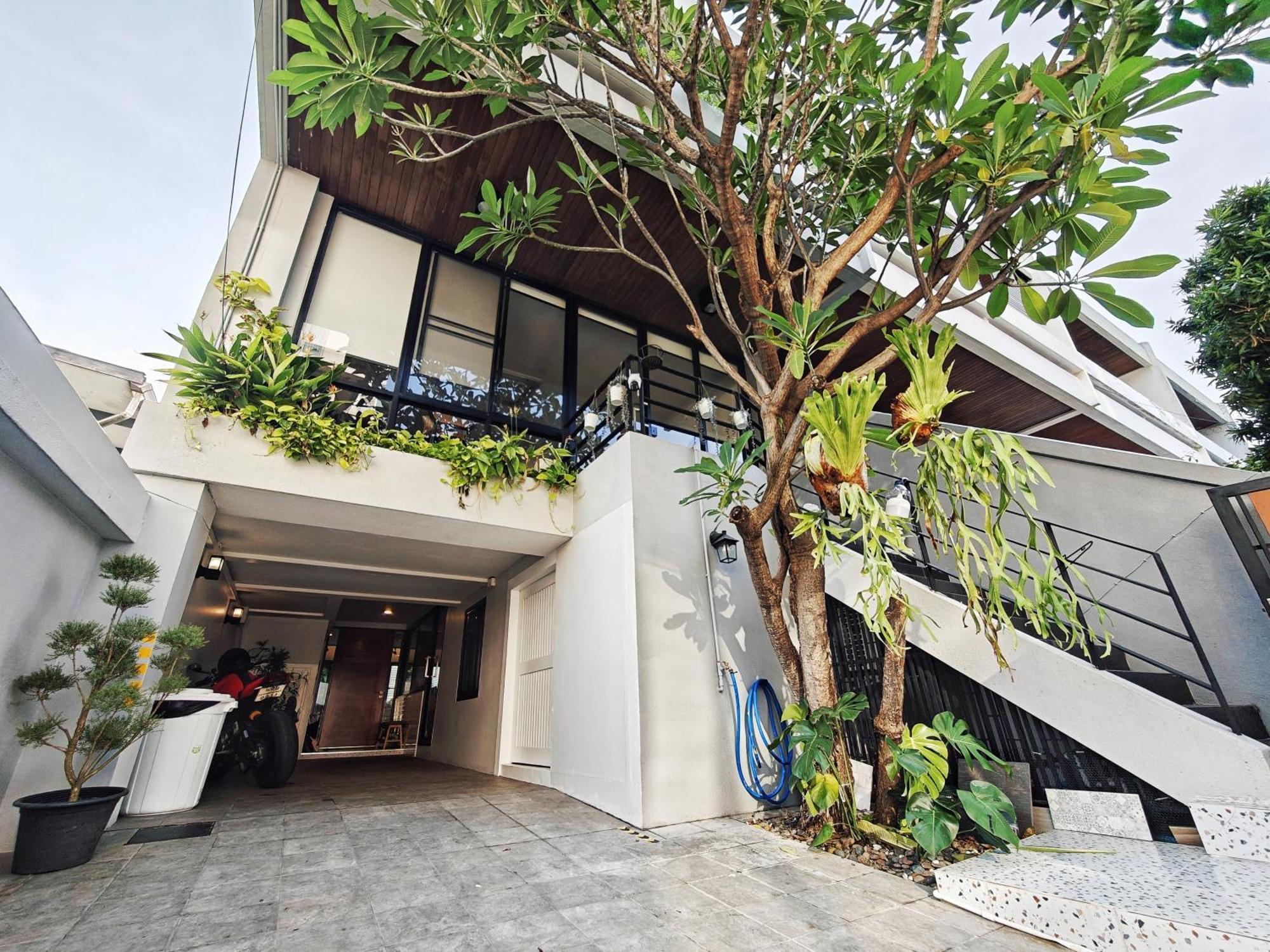 4br Modern Art With Free Wi-fi Netflix Vinyl Villa *