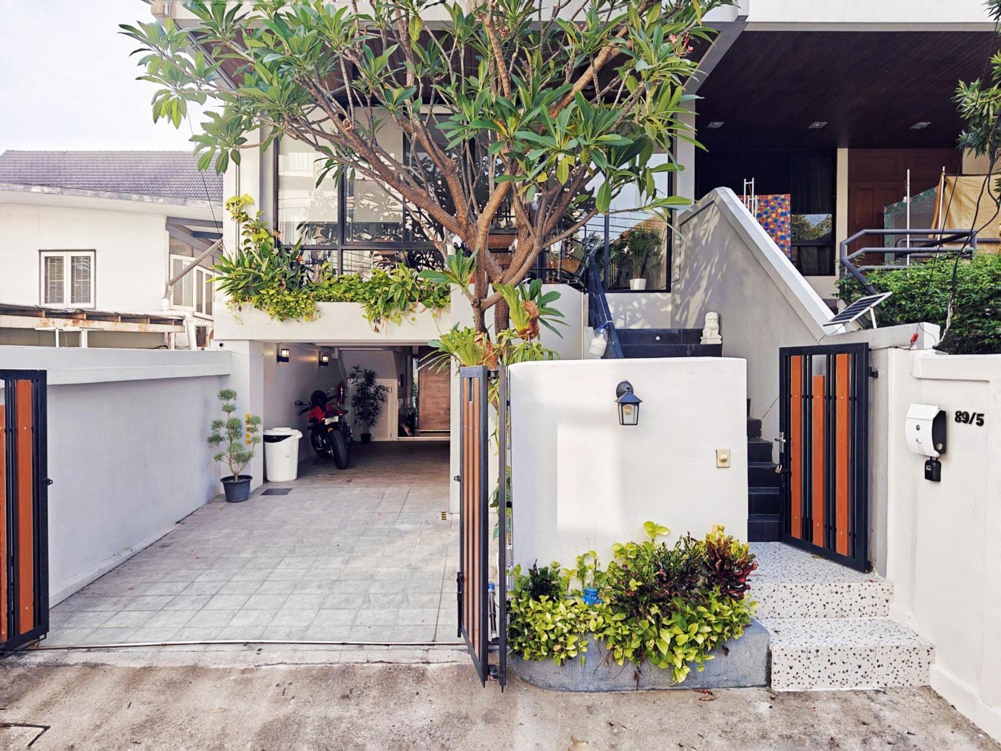 Villa 4br Modern Art With Free Wi-fi Netflix Vinyl Bangkok