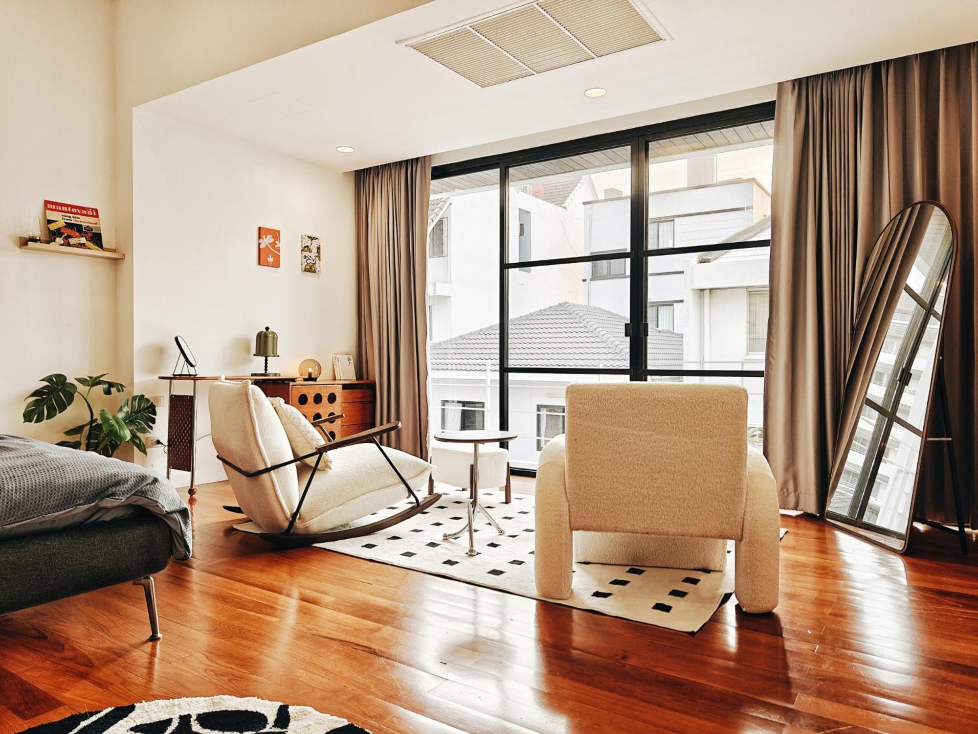 4br Modern Art With Free Wi-fi Netflix Vinyl Villa