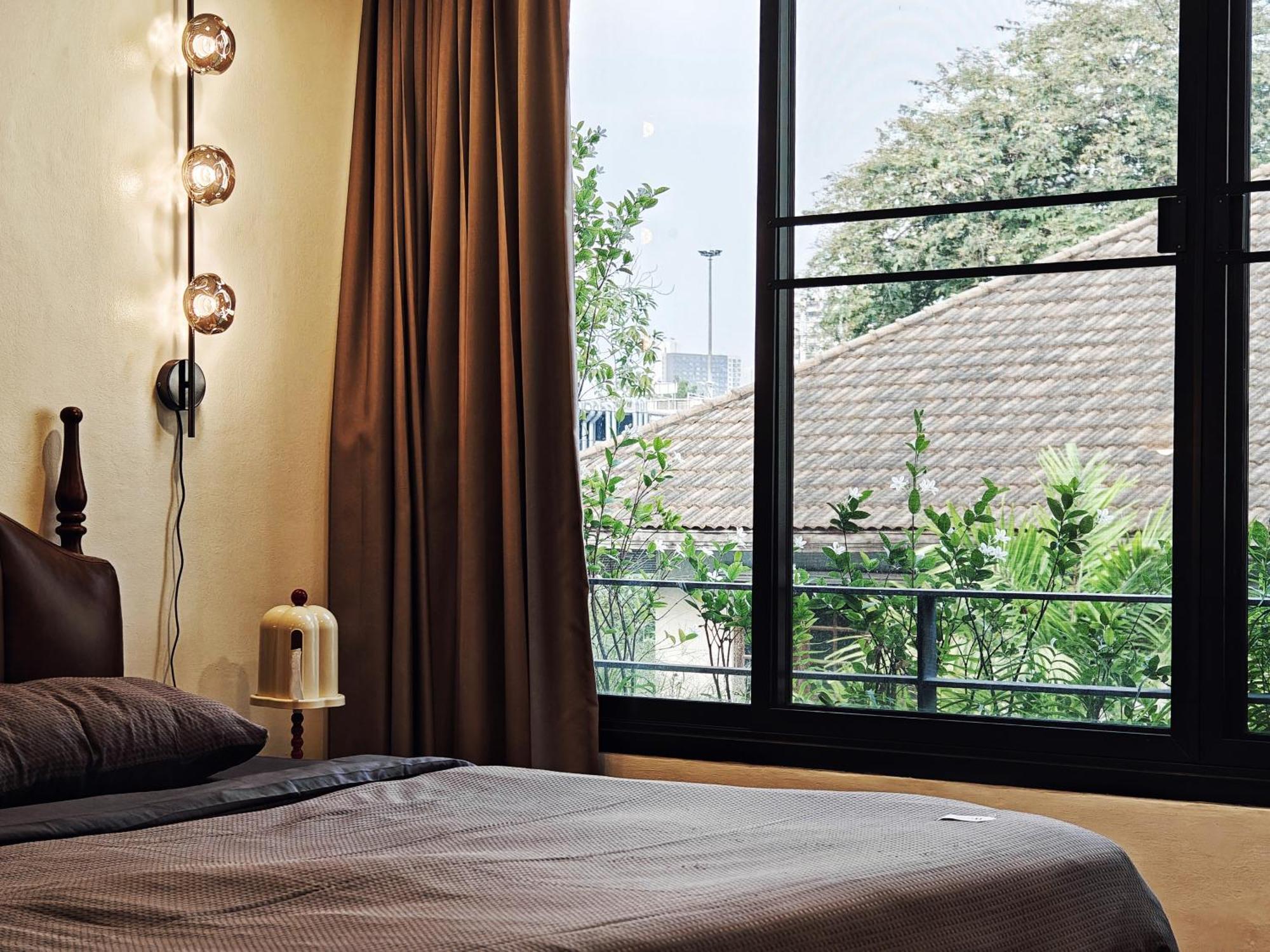 4br Modern Art With Free Wi-fi Netflix Vinyl Villa Bangkok