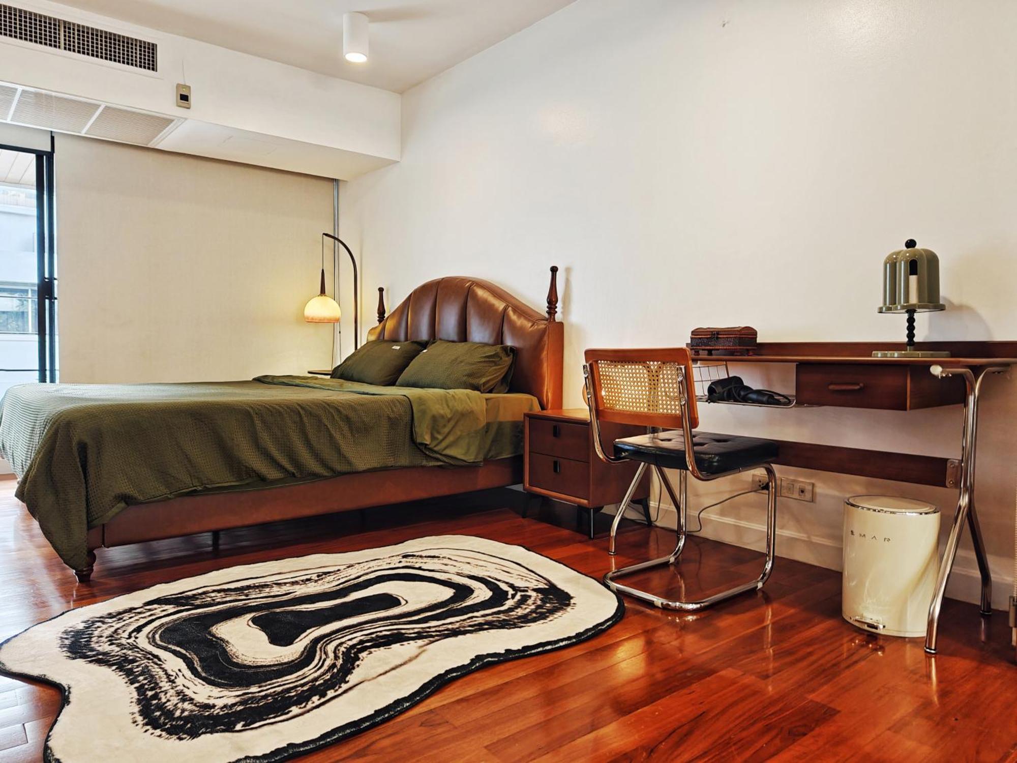 4br Modern Art With Free Wi-fi Netflix Vinyl Villa