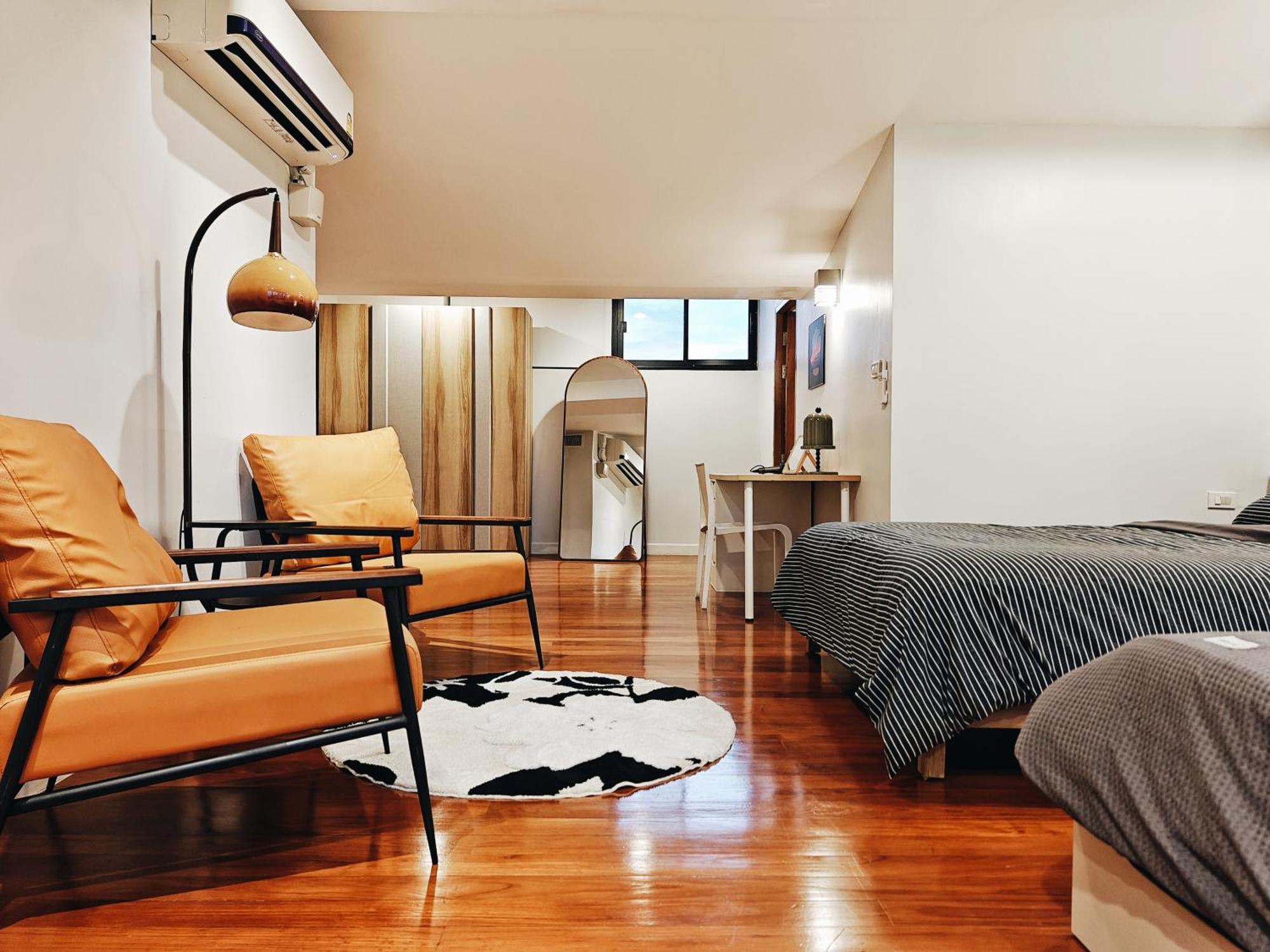 4br Modern Art With Free Wi-fi Netflix Vinyl * Bangkok