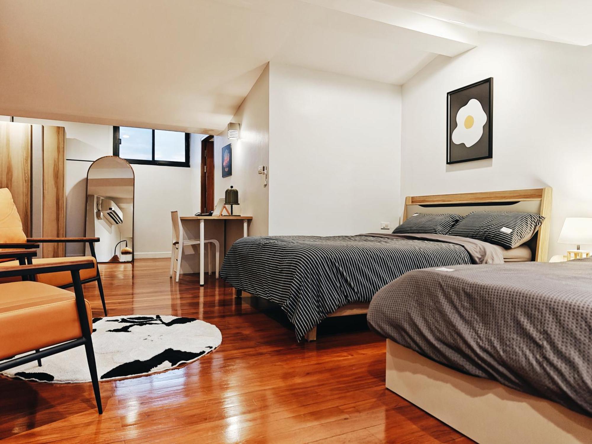 4br Modern Art With Free Wi-fi Netflix Vinyl Villa *