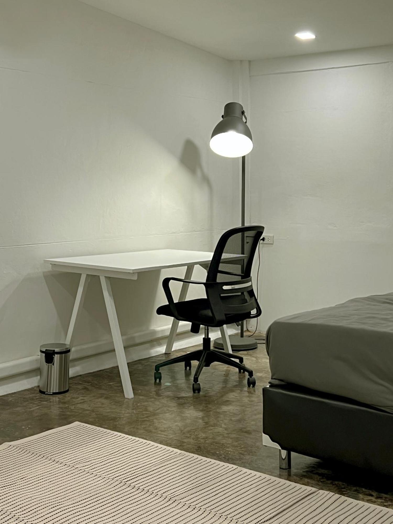 Hostel Chatel Bkk *