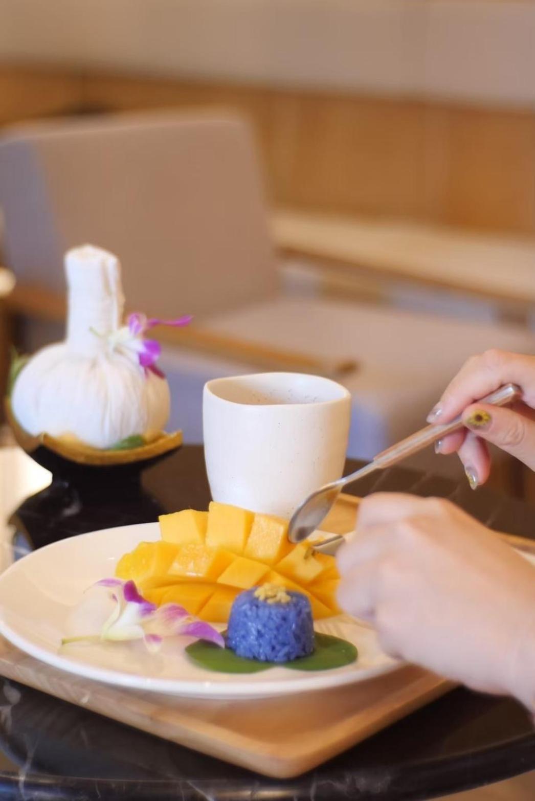Icon Narindra An Expansive And Elegant With A Complimentary Minibar Service Hotel 4*