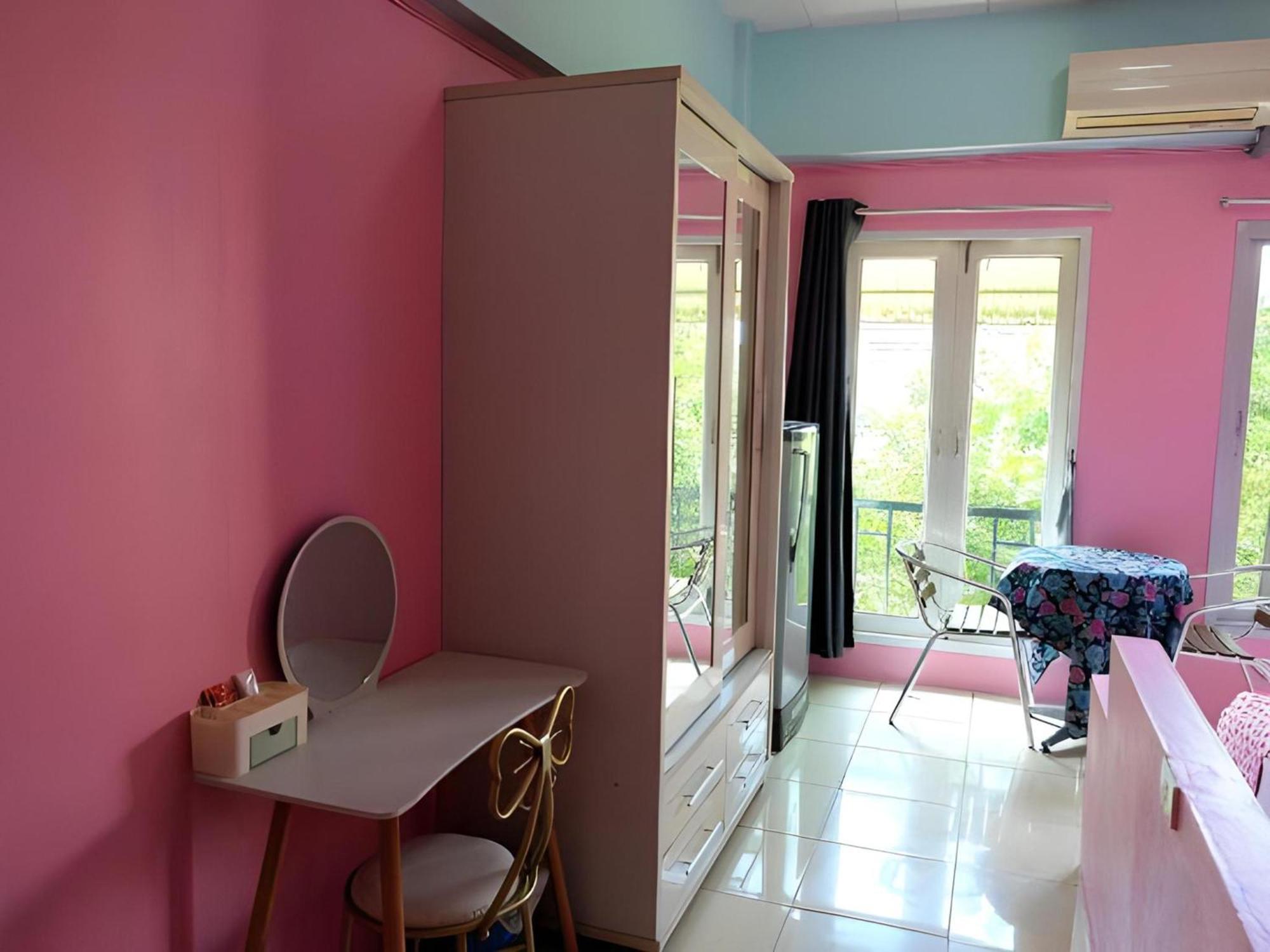 Oyo 75429 '101 Place Navanakorm' Hotel Bangkok