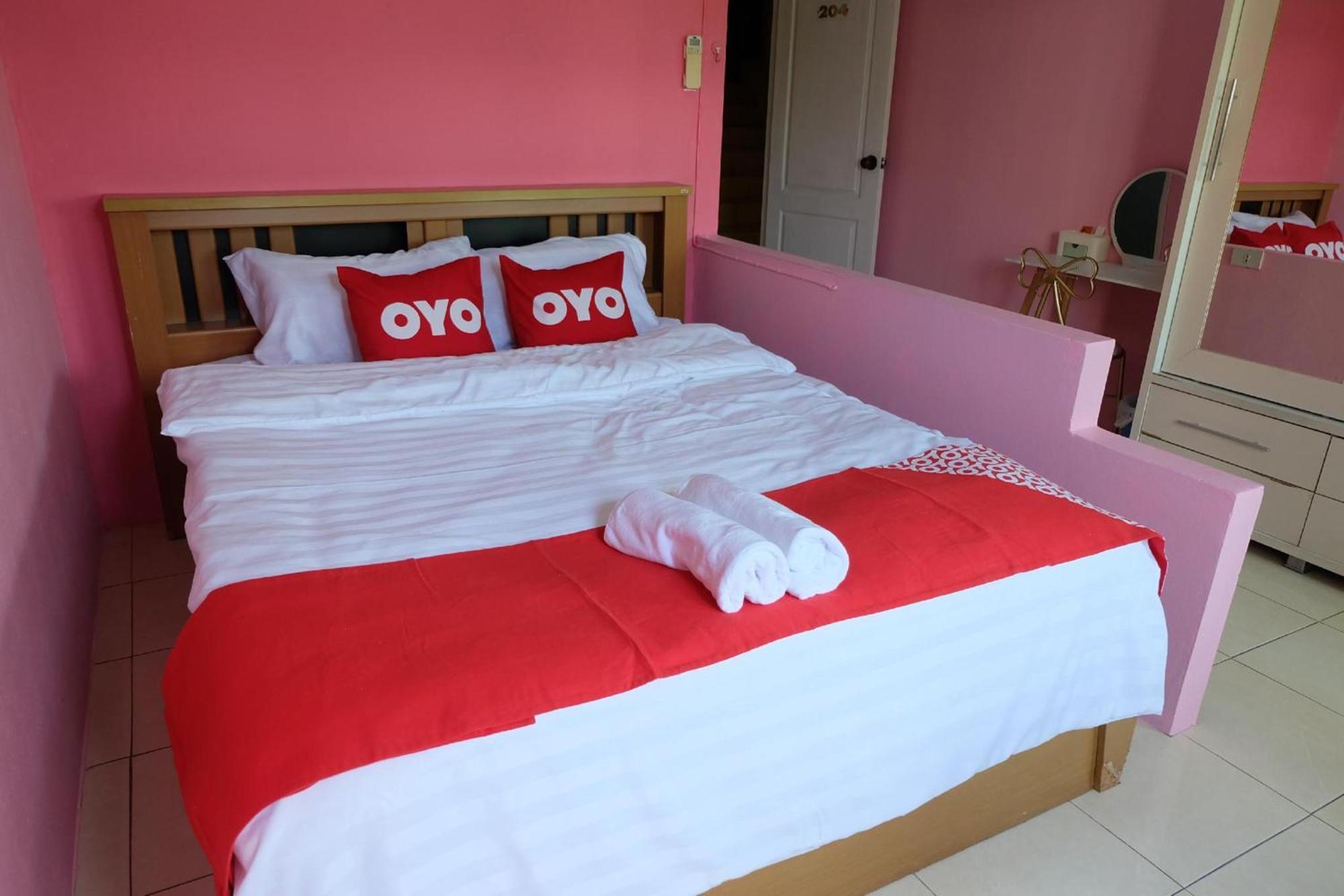 Oyo 75429 '101 Place Navanakorm'
