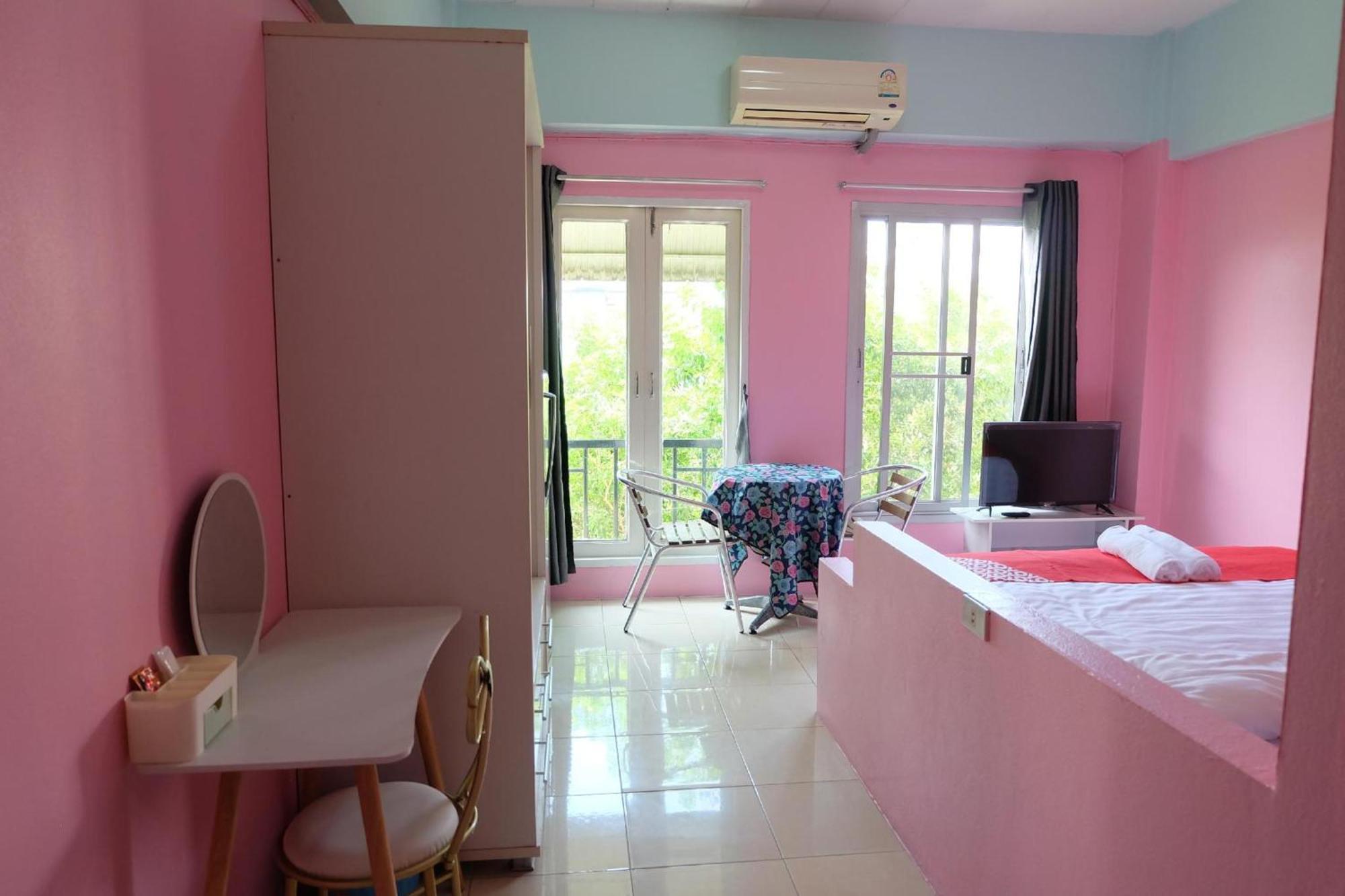 Hotel Oyo 75429 '101 Place Navanakorm'